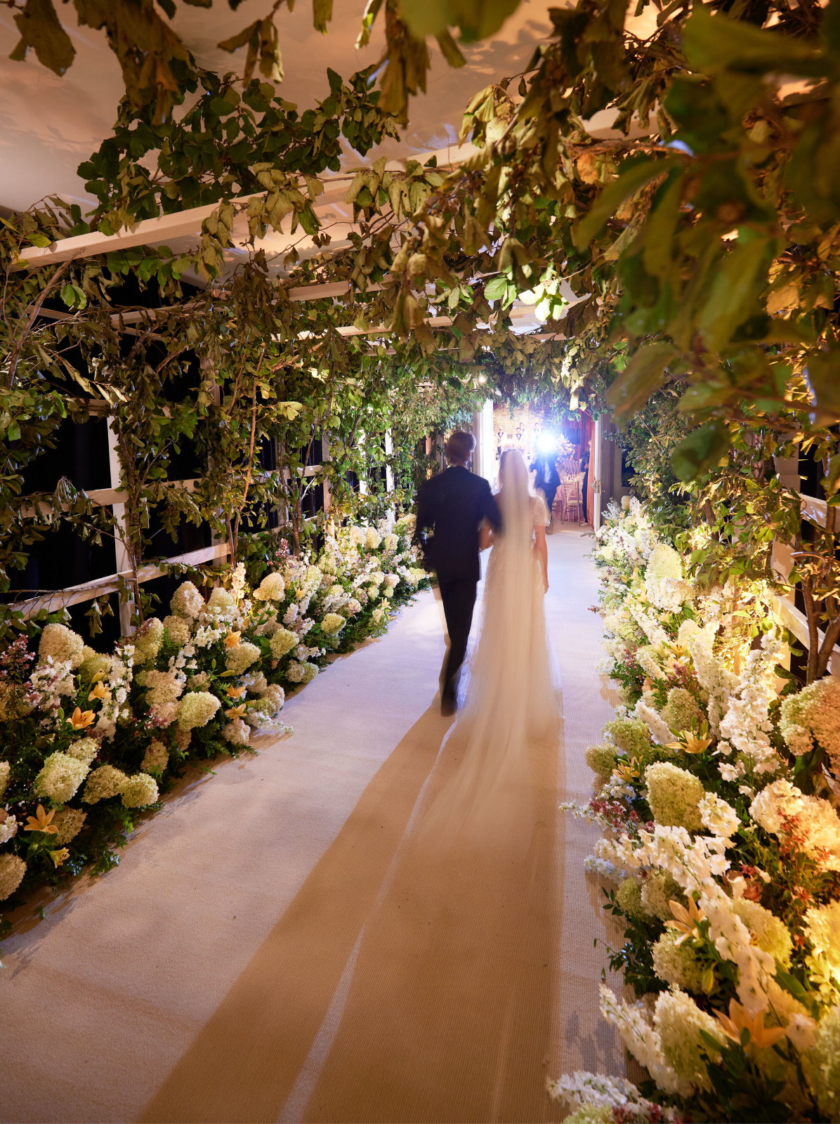 This beautiful capture was taken at Washington D.C. at The Willard Intercontinental, one of the top wedding venues and hotels in the area, by the talented photographer Shawn Connell.
