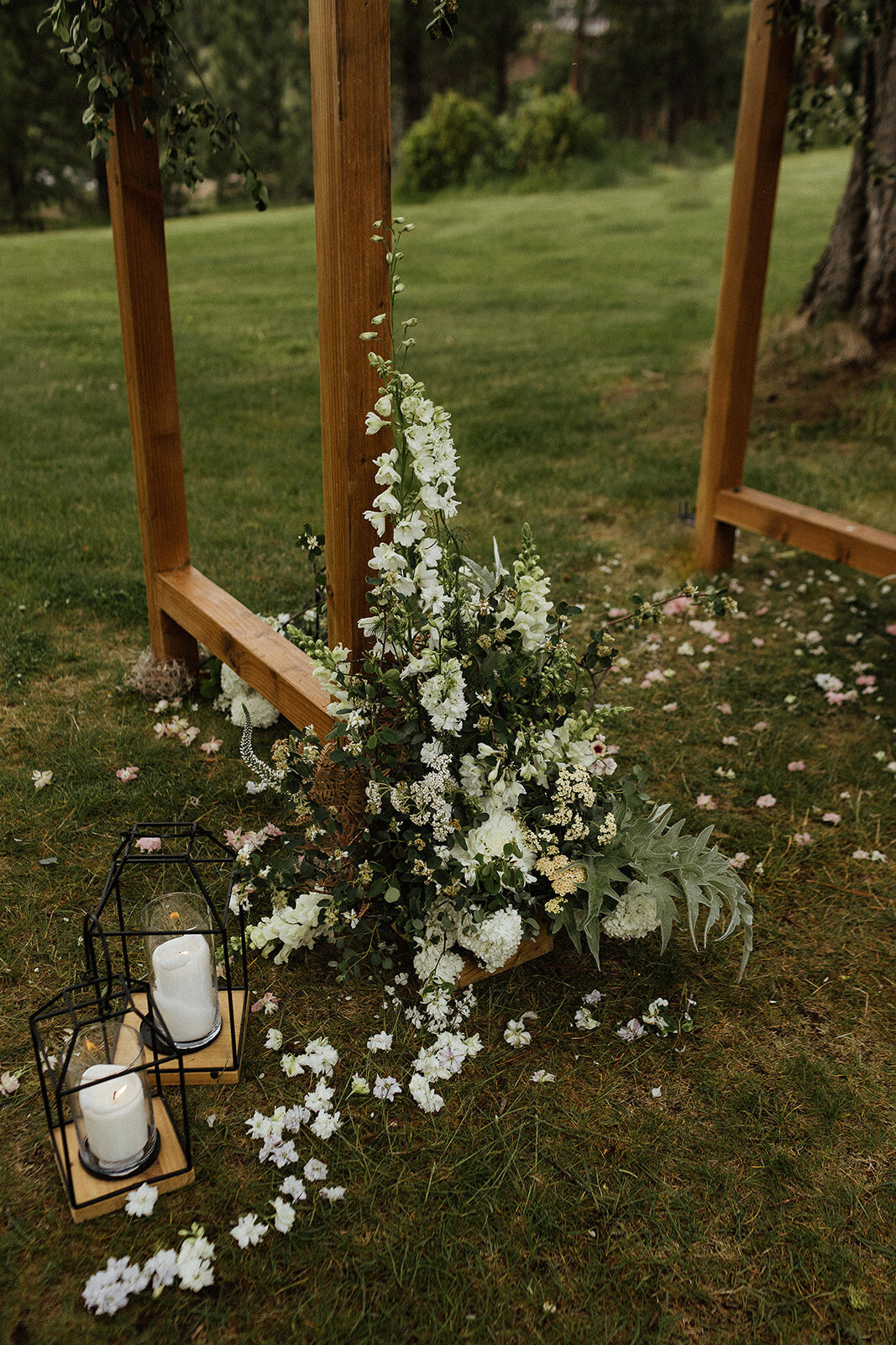 Minimalistic Wedding Chuppah Floral