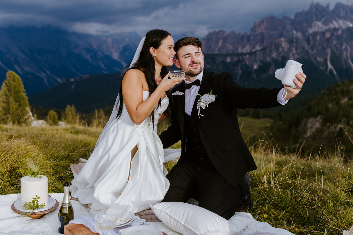 Couple pictorial in Dolomites.