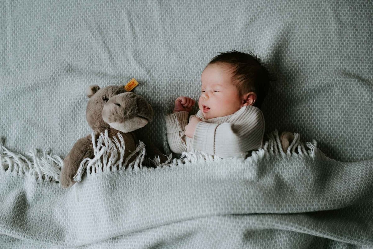 2024 Webseite Neugeborene Portrait Porträt Fotograf Aachen Fotostudio Babyfotos Newborn © Sarah Thelen-39
