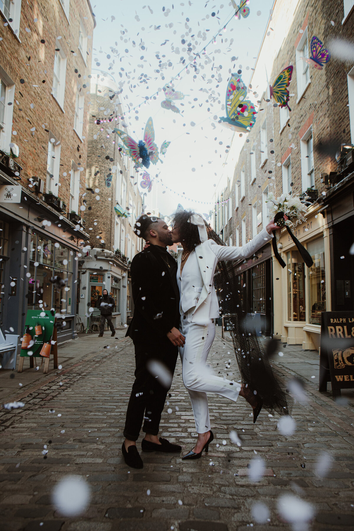Chic, London elopement  intimate wedding