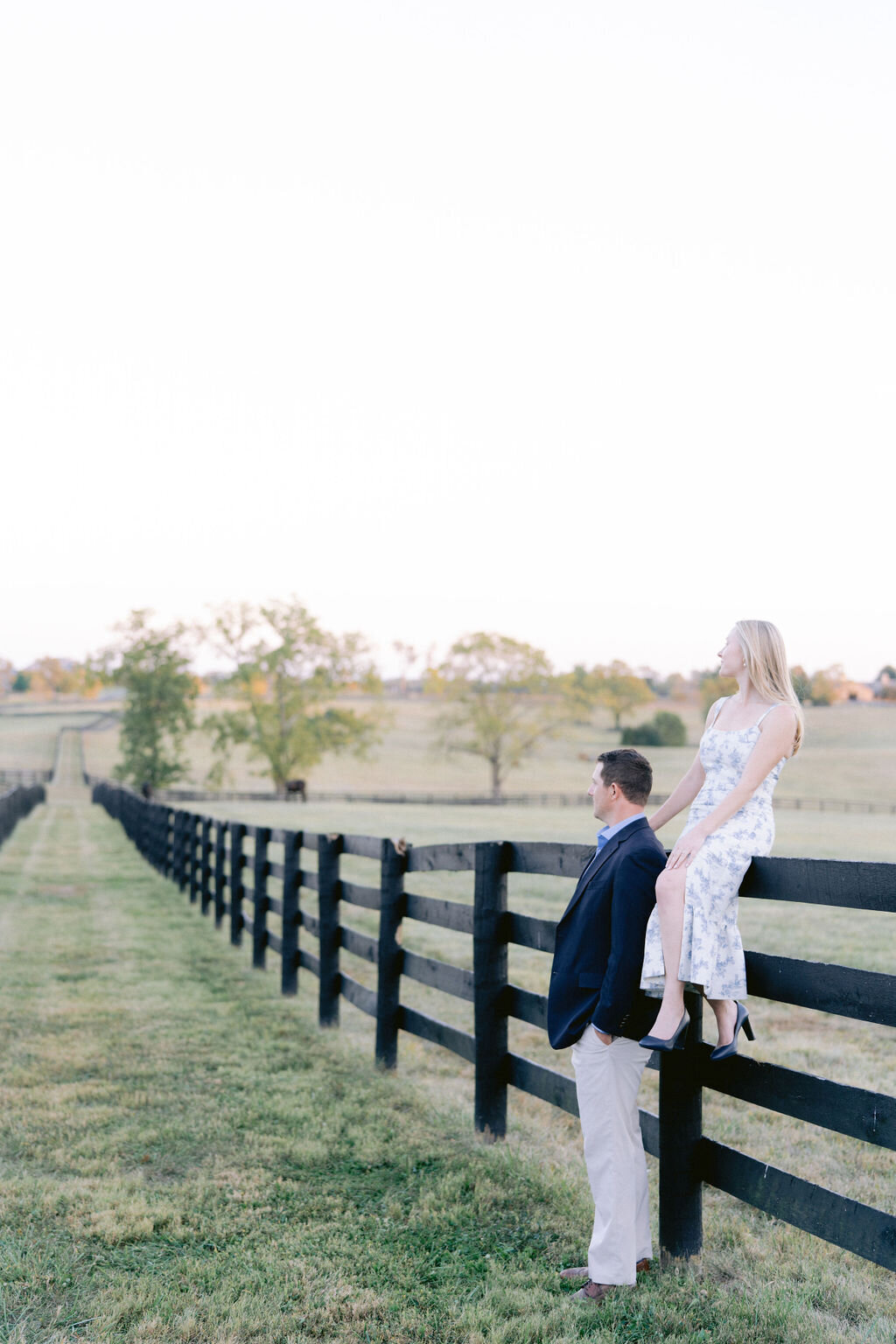 NikkiSanterre_EastCoastLuxuryWeddingPhotographer_KentuckyDerbyEngagement_Ben&Caroline-14