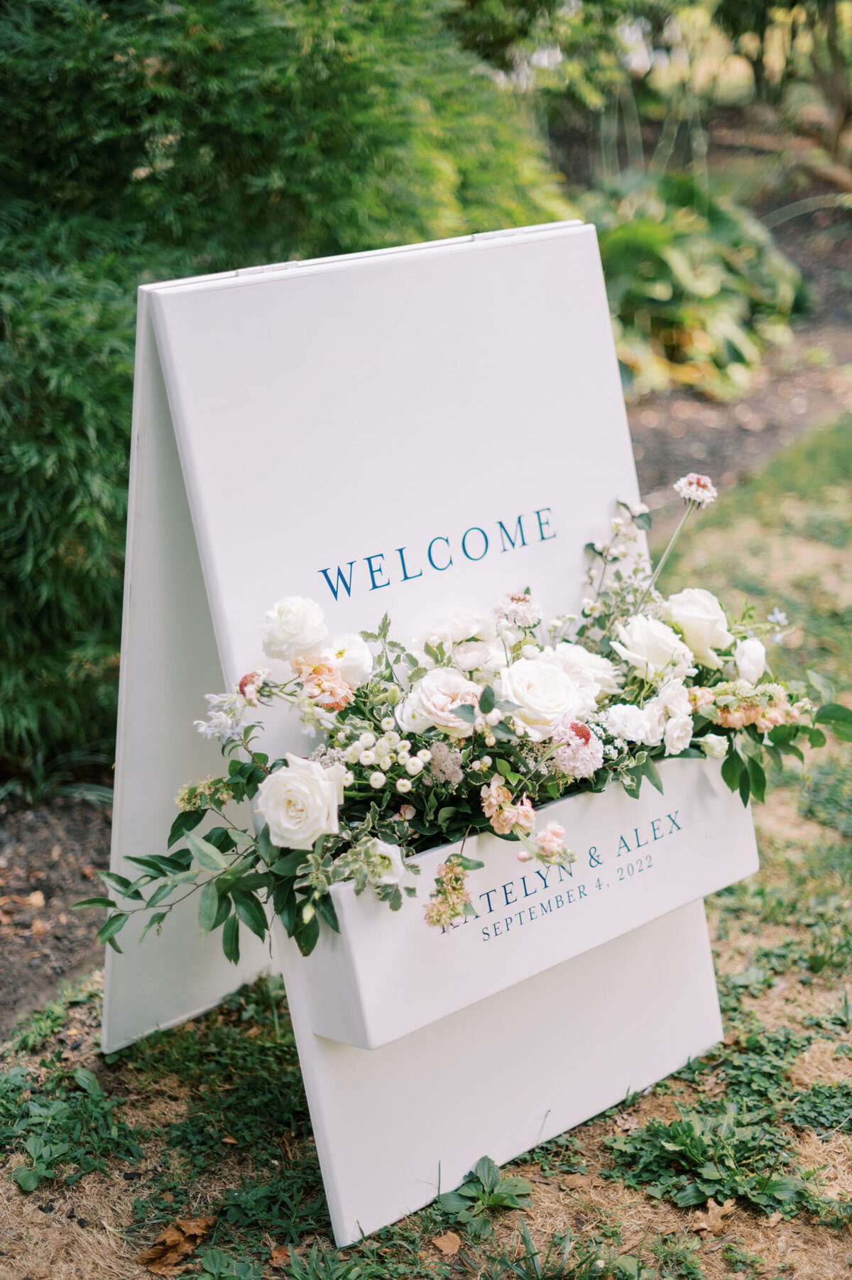 jaclyn-fisher-events-planning-romantic-riverfront-garden-wedding-in-philadelphia-27