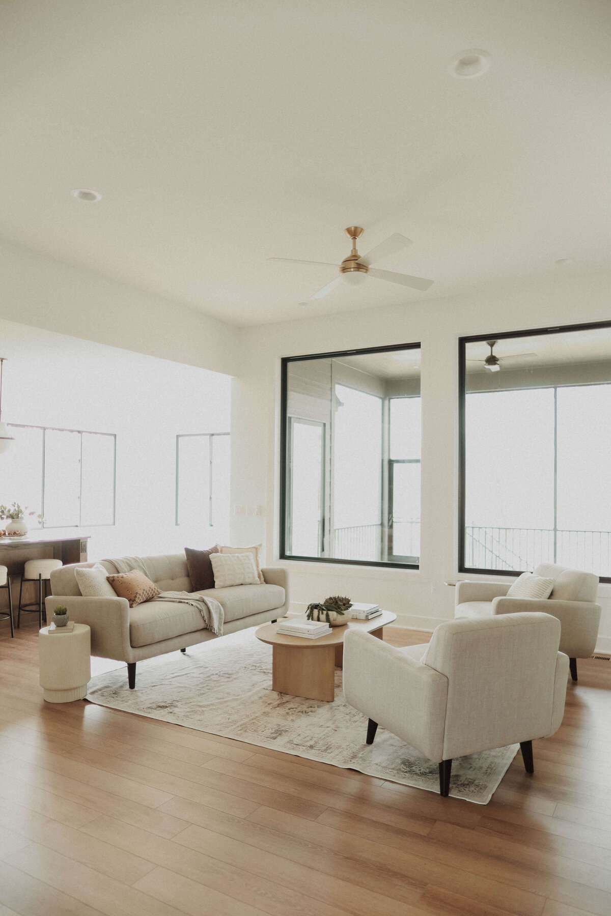 5320-Living-Room-Urbandale-Central-Iowa-Custom-Home-JRL-Builders-3F1A8294