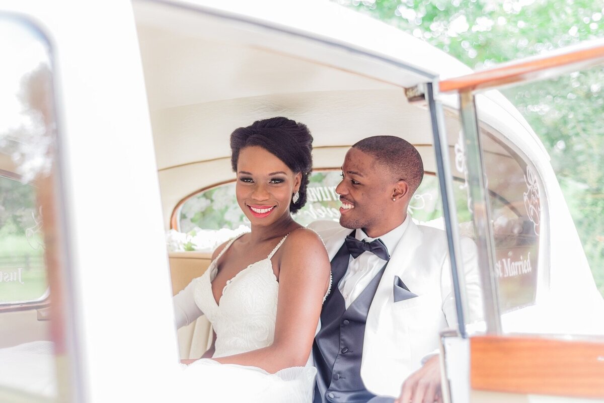 bride-groom-vintage-car