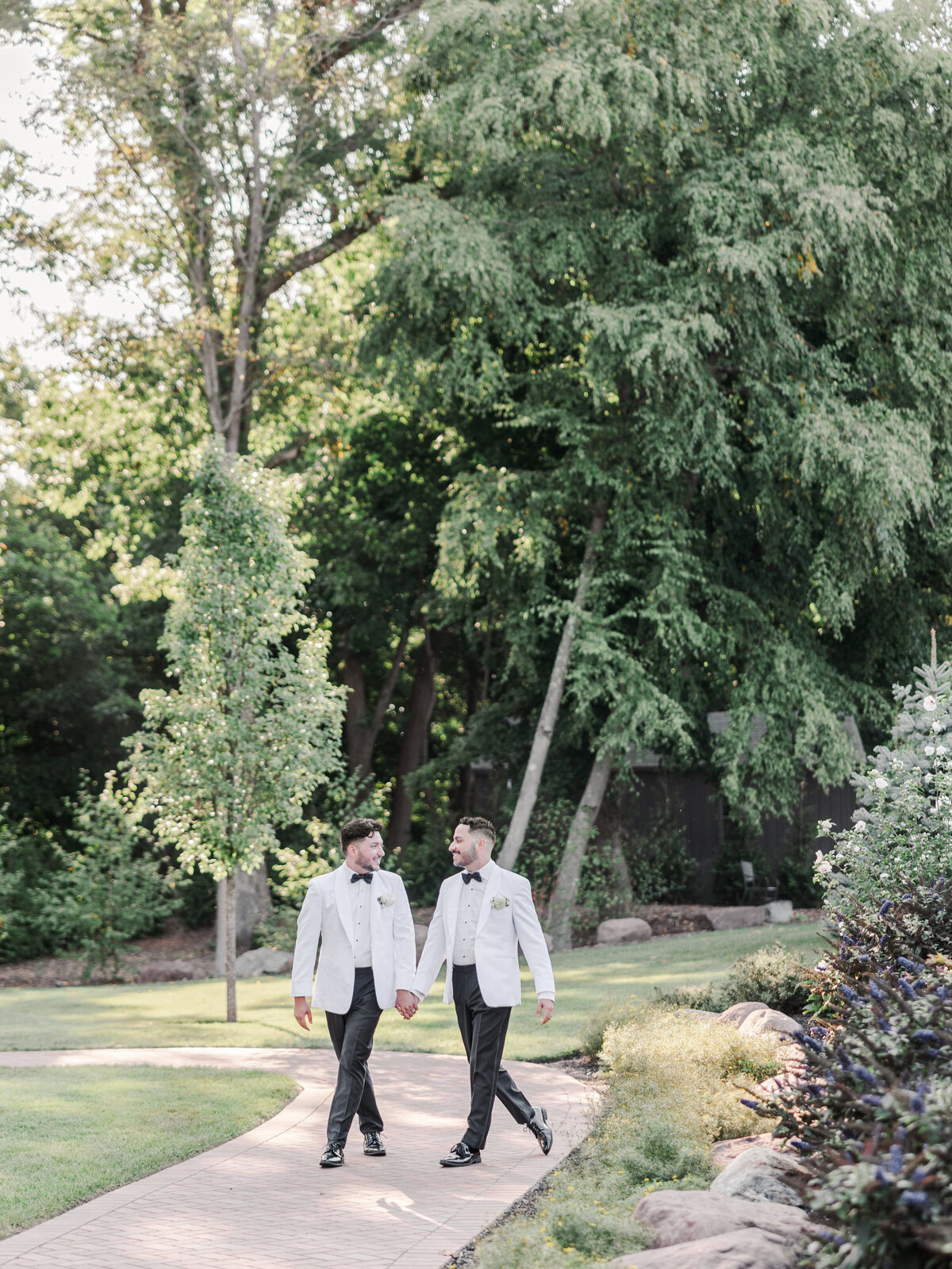 brittany-graf-photography-andrew-anthony-wedding-saint-clements-castle-portland-ct-couples-portraits-58