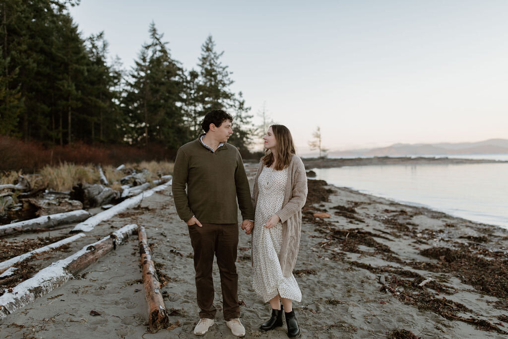 TayMariePhotoKatie+SteveMaternity-RathtrevorBeachParksville-37