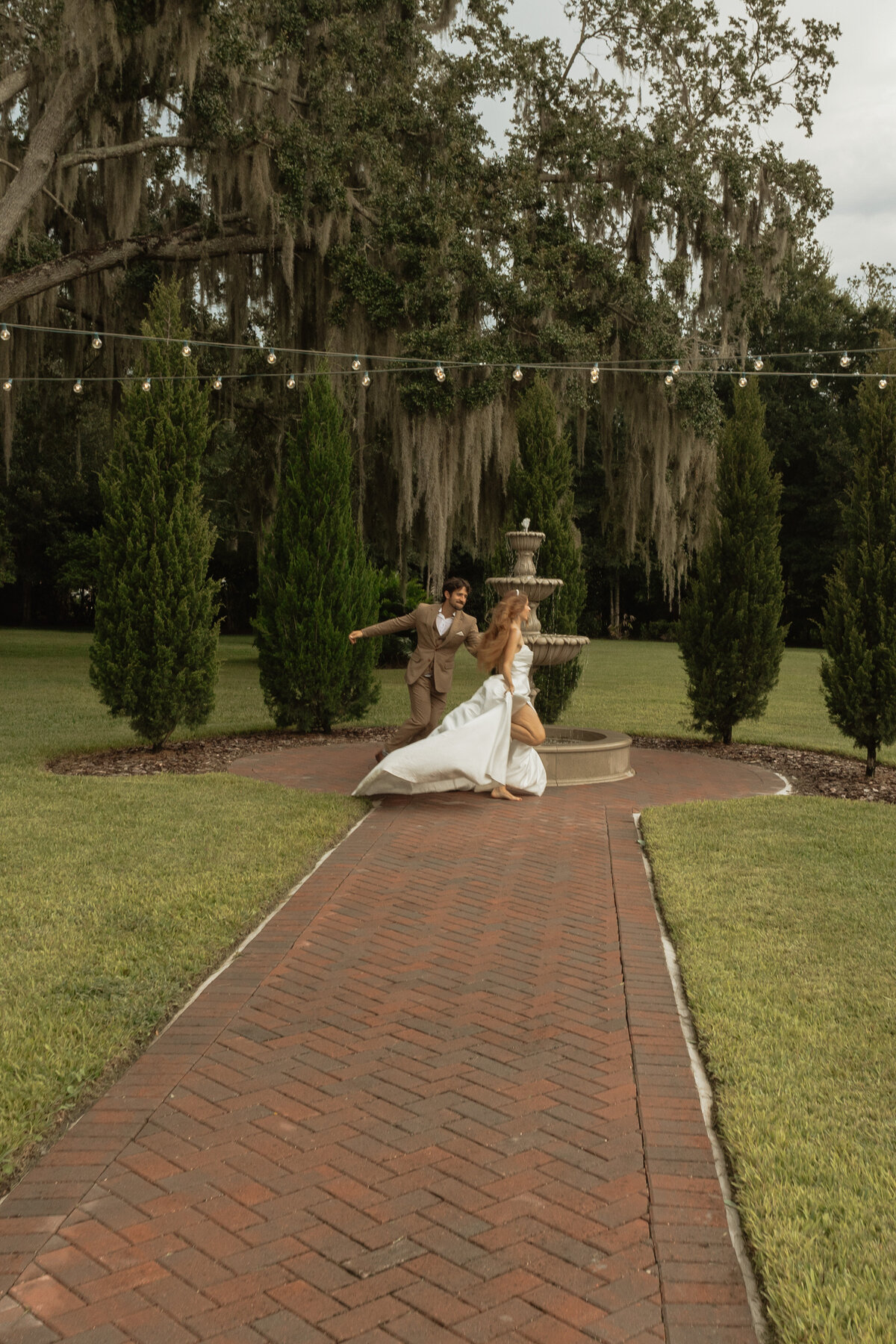 Elegant outdoor wedding surrounded by tropical greenery and historic charm at The Palm Mansion