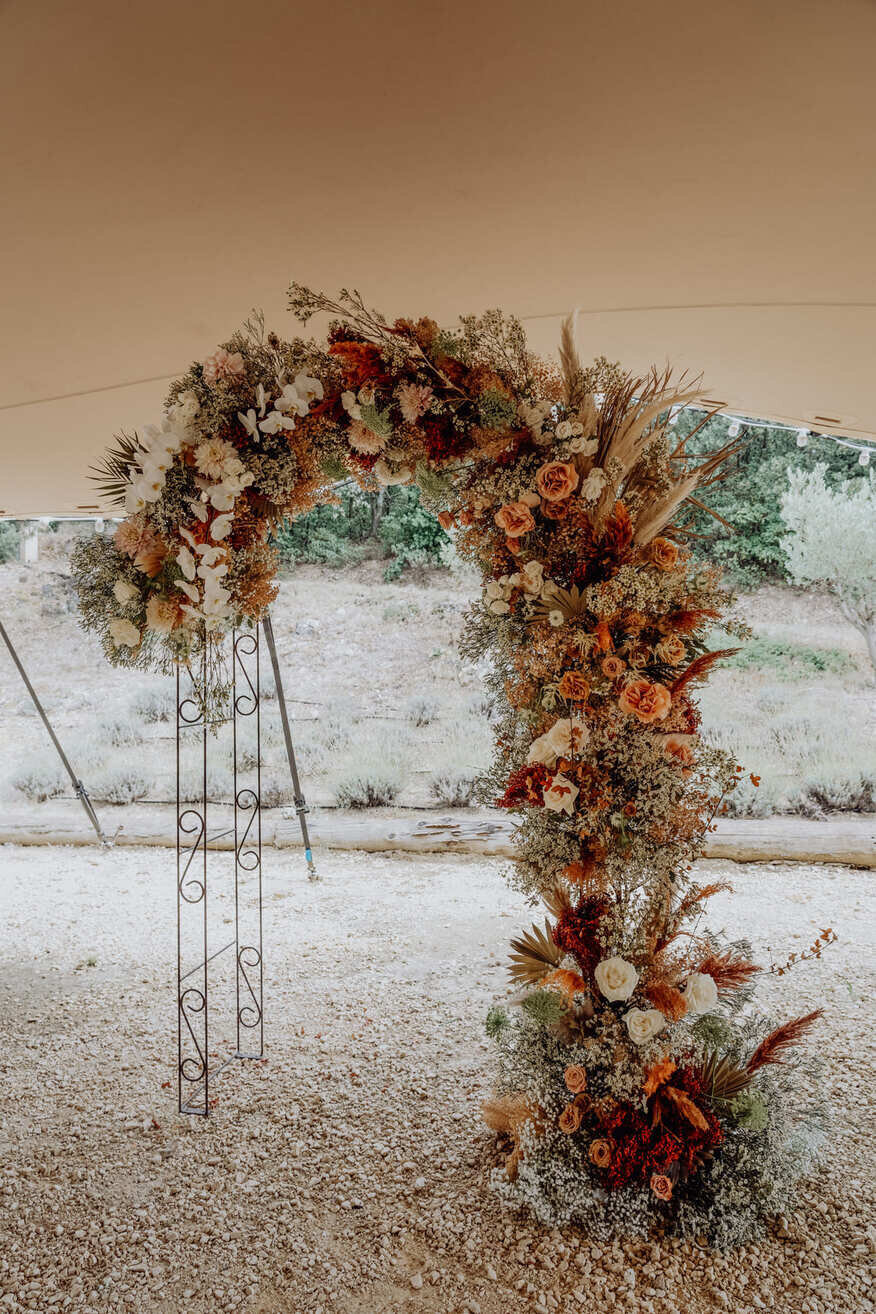 arch-floral-champetre-and-terracotta