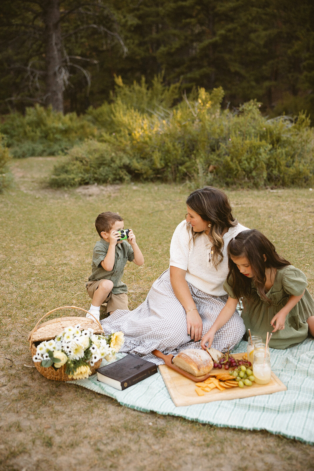 MurrayFamPicnic-MyrnaLoyPhoto-103