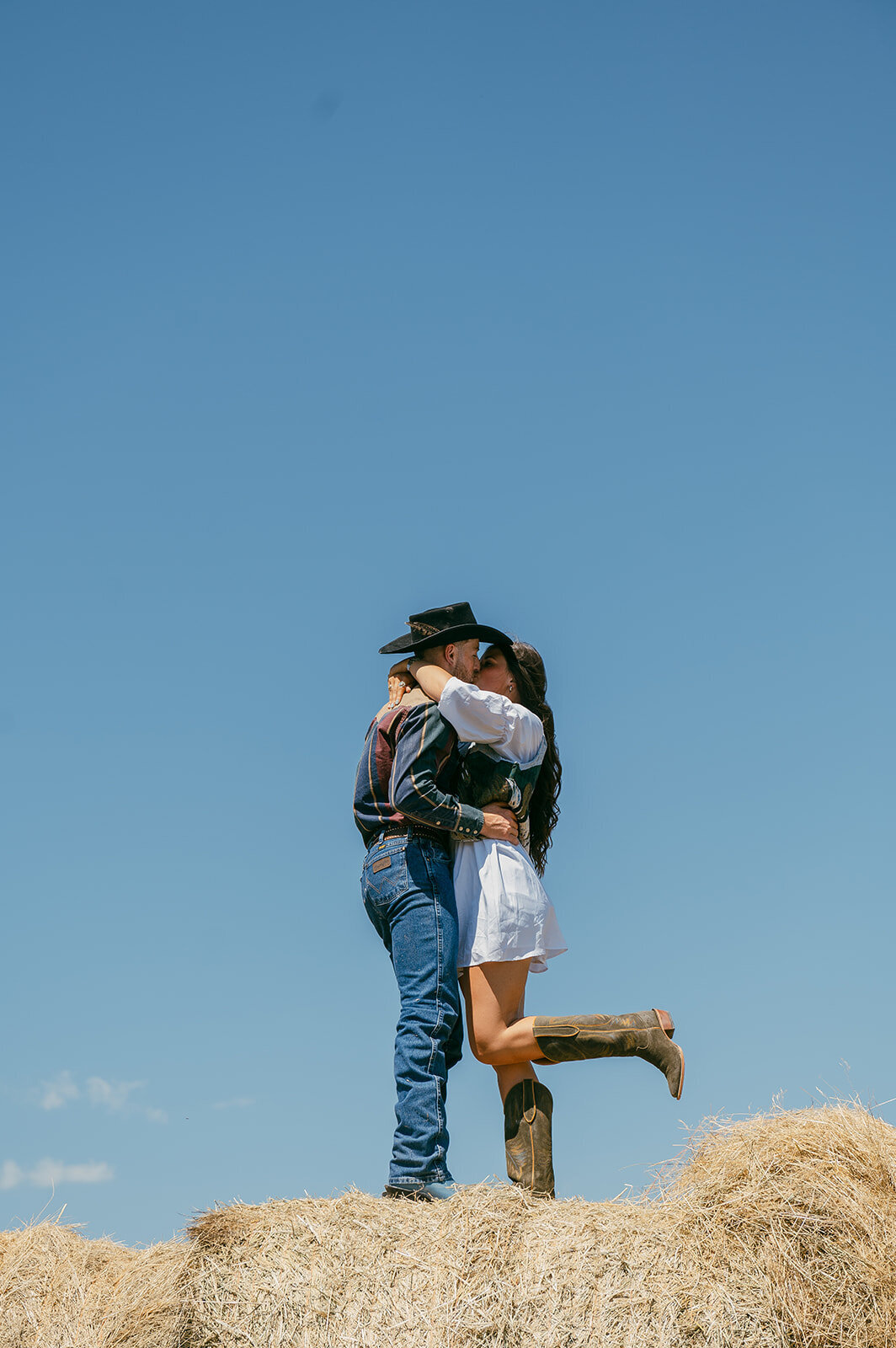 presley-gray-photo-haybale-forest-montana-elopement-7470