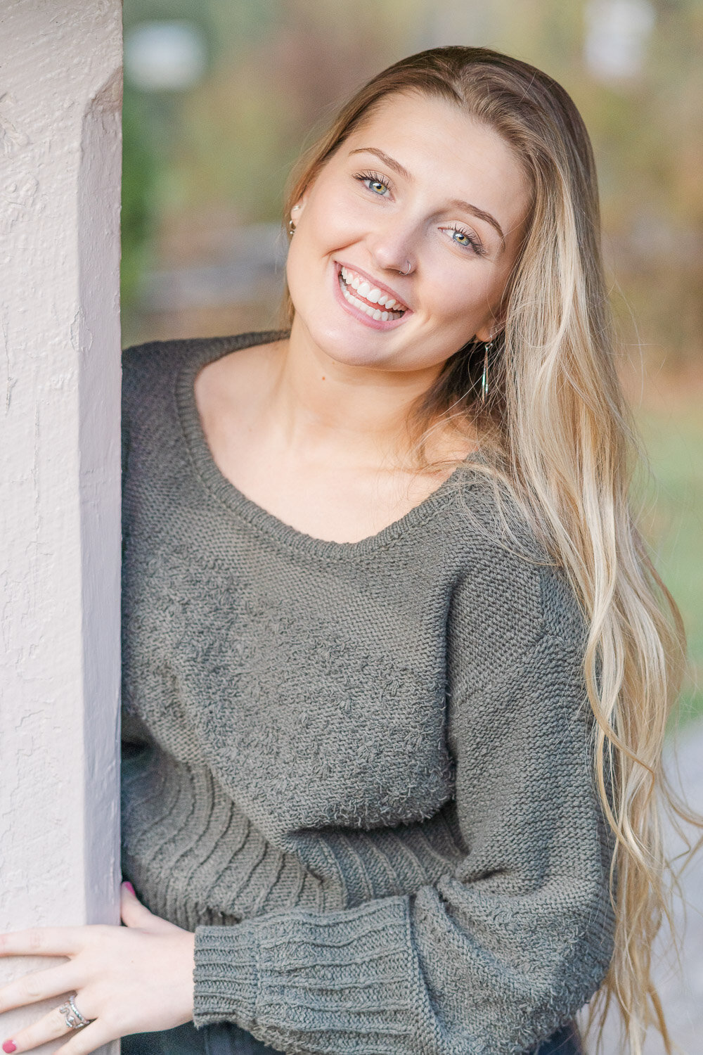 girl peeking from a pole during senior session in Northern Virginia