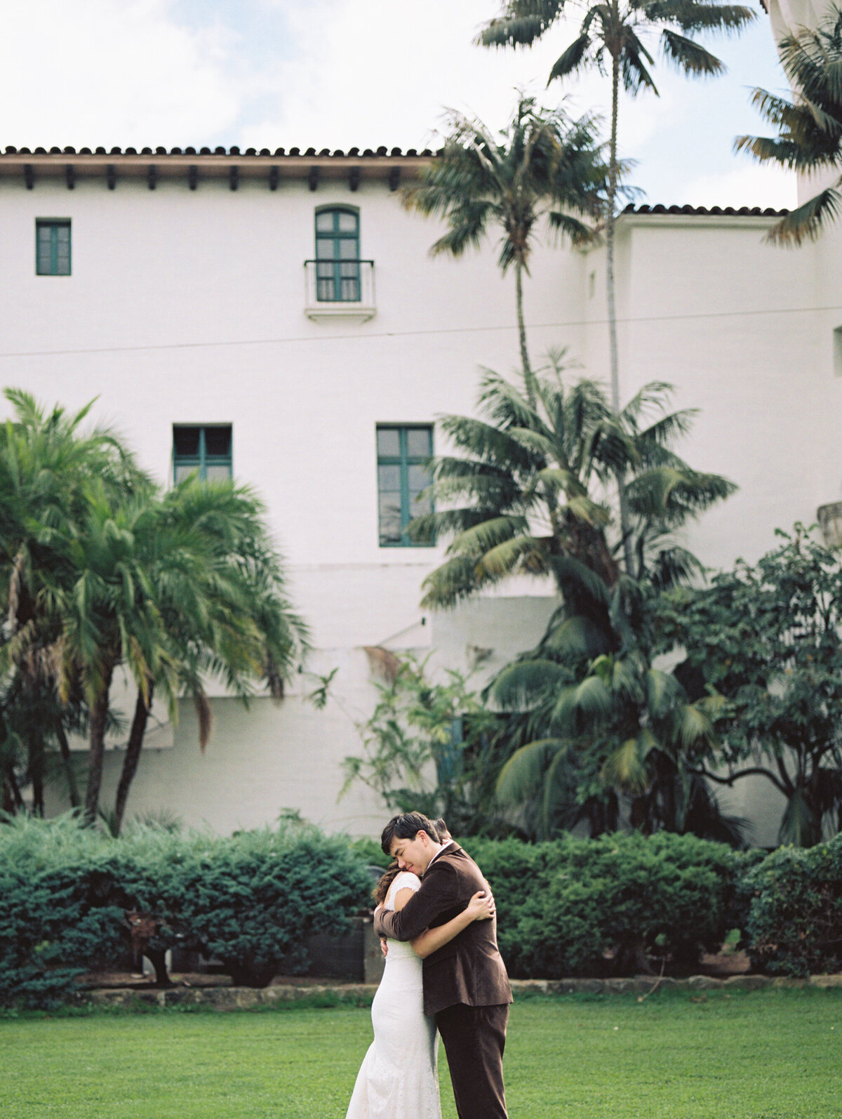 santa-barbara-court-house-intimate-wedding-olive-and-oath-11