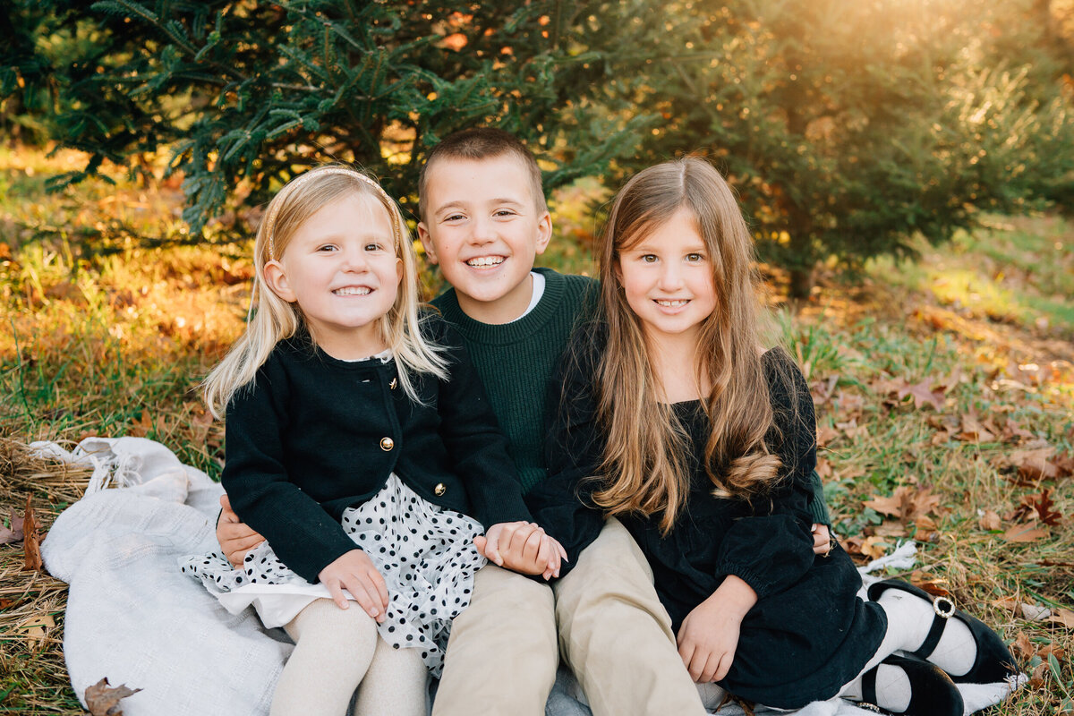 Christmas Tree Farm Mini Sessions | Connecticut Family Photographer-9