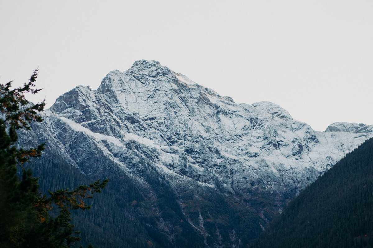 diablo-lake-mountain-washington