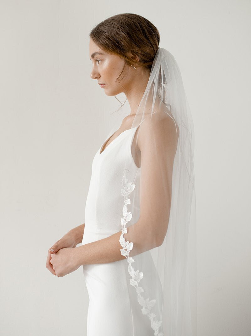 davie-and-chiyo-wedding-dress-simple-lace-trim-modern-bridal-veil-12_800x