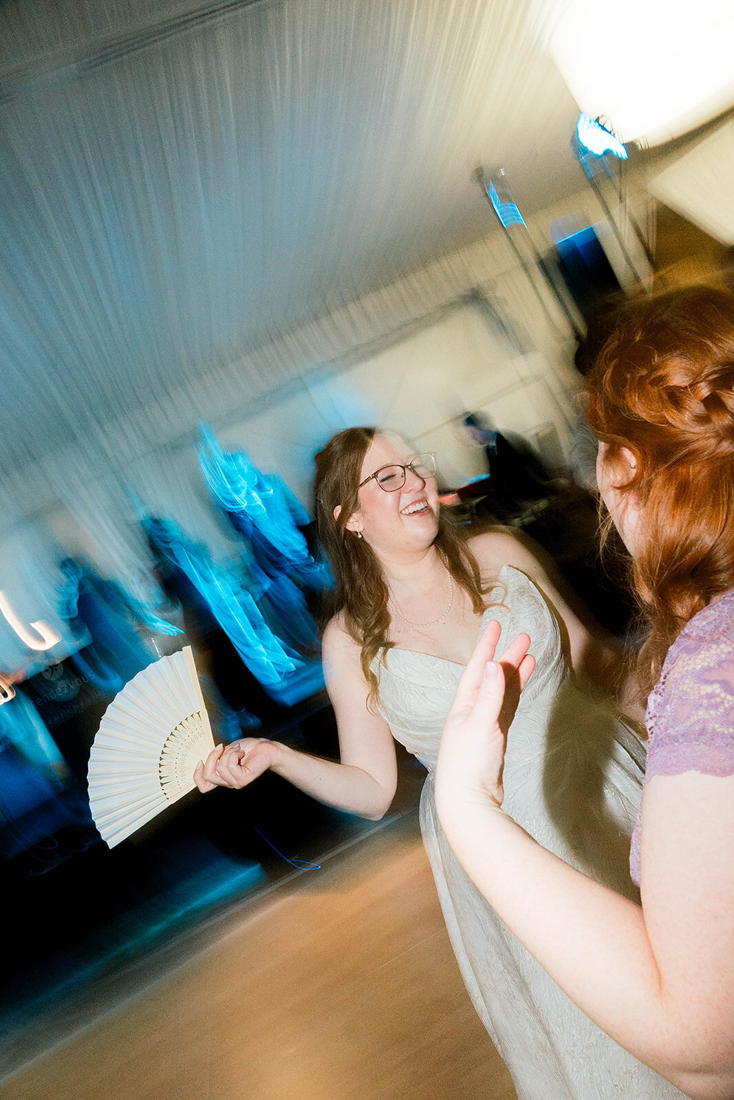 Eliana-Melmed-Photography-Chicago-LosAngeles-Jewish-WeddingPhotography-Dancefloor-00070