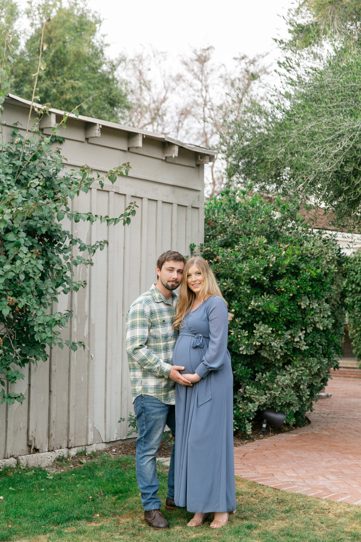 Karlie Colleen Photography - Phoenix Arizona Maternity Session - Green Historic Home - Hannah & Calvin -46