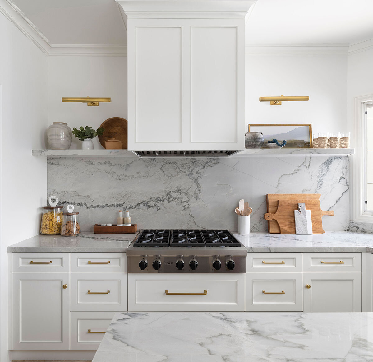 slab backsplash with shelves