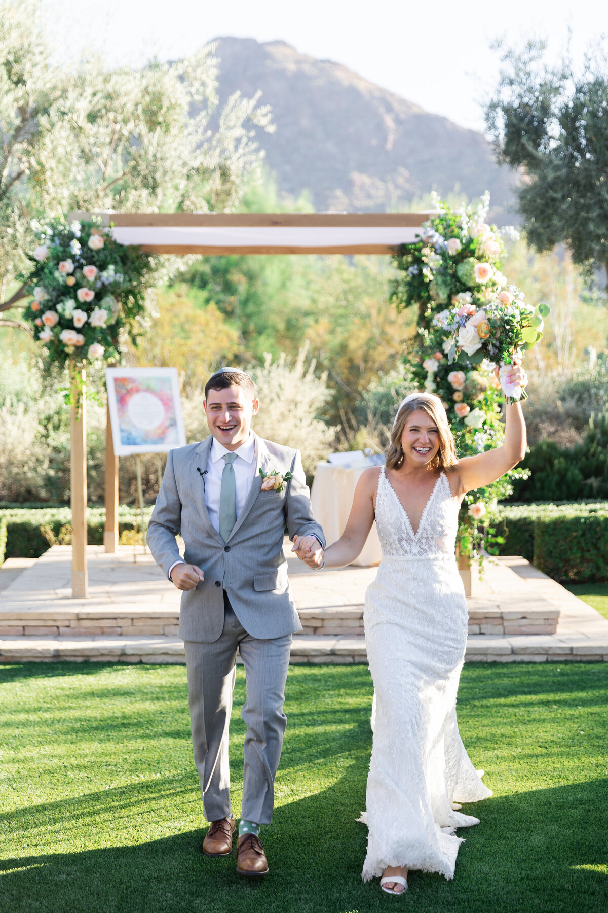 Karlie Colleen Photography - Emily & Mike - Wedding Sneak Peek - El Chorro - Arizona - Revel Wedding Co-235
