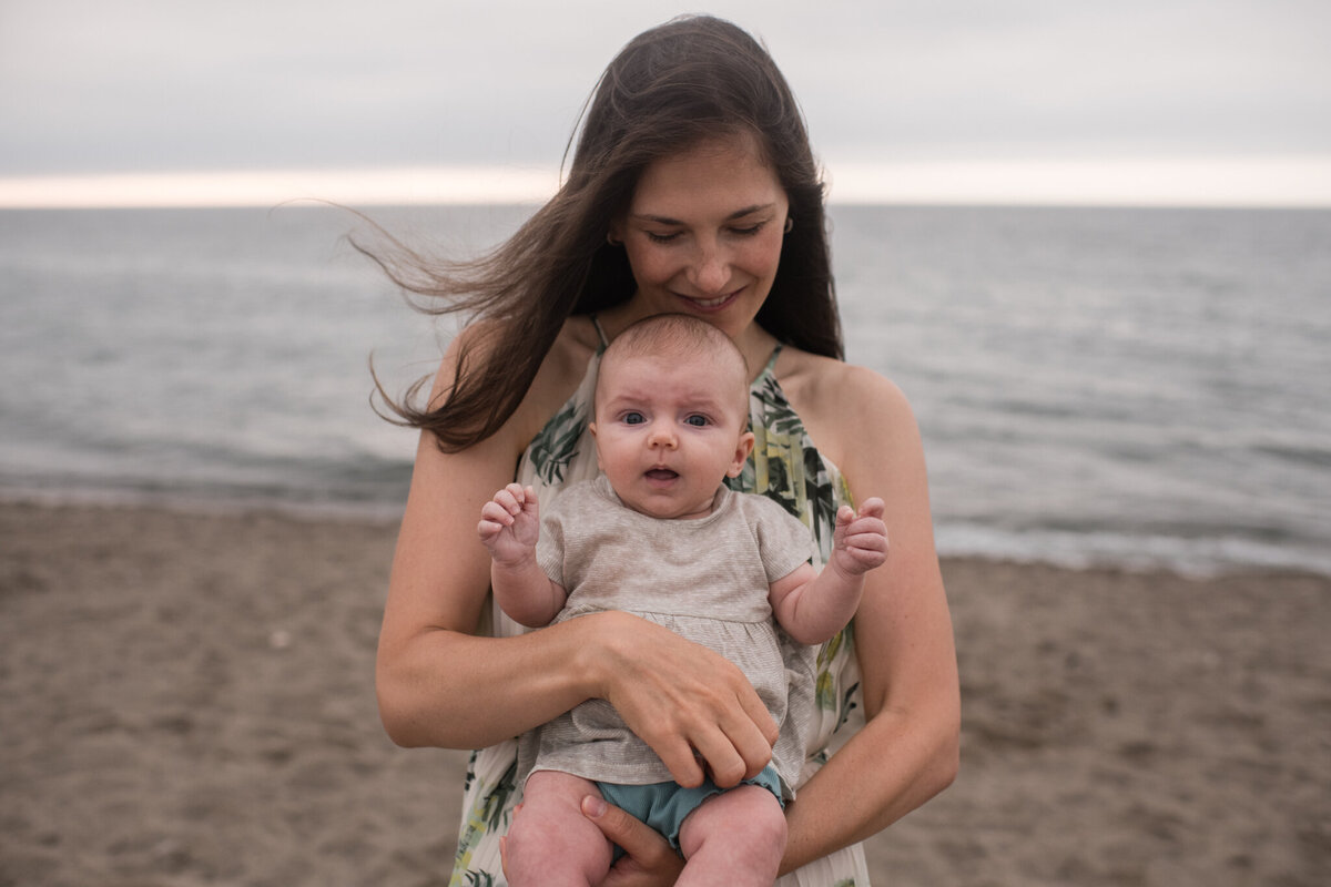 vancouver-family-photographer-beach-water-newborn-9