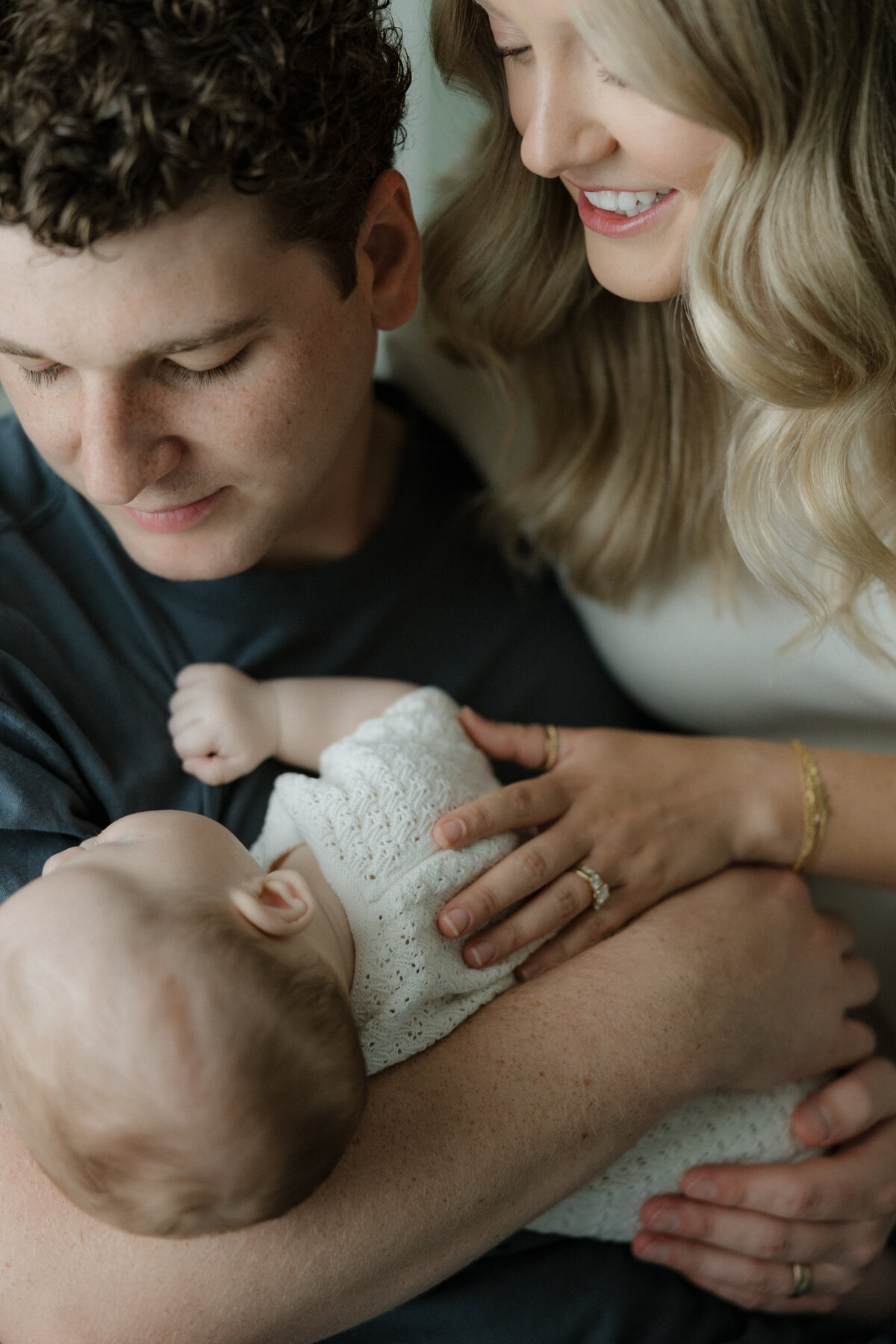 Indianapolis lifestyle family photographer newborn portrait