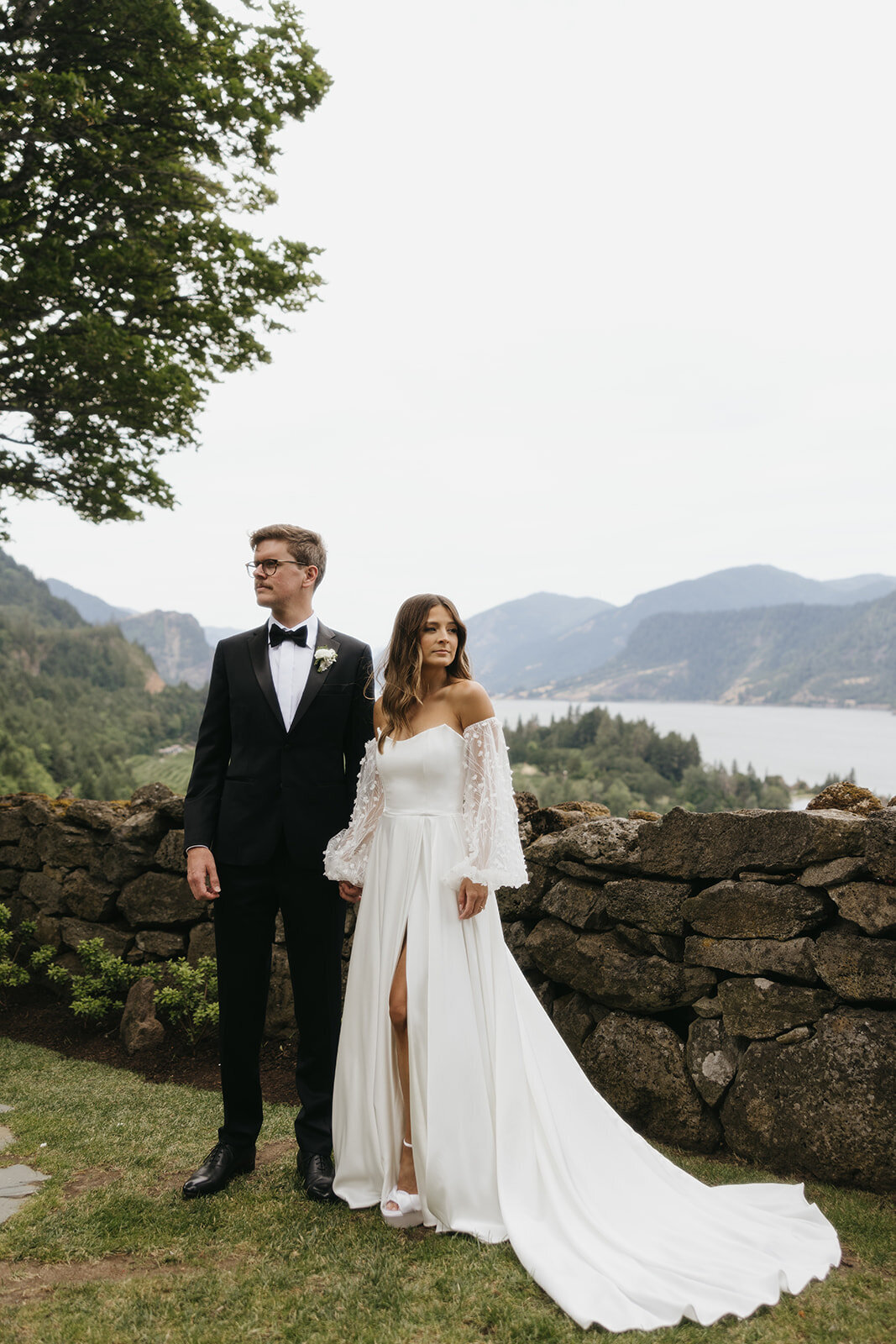 the-griffin-house-hood-river-wedding-photos-e+j-2104