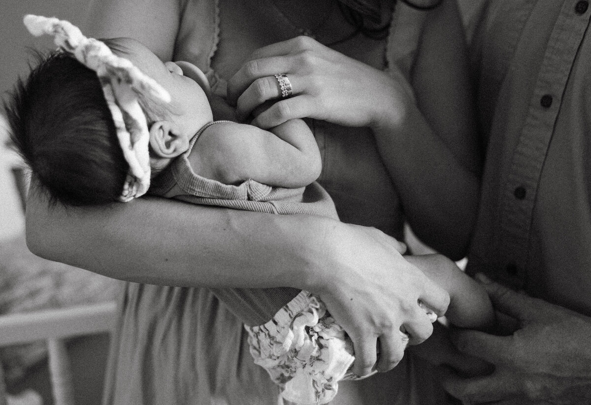 at-home-newborn-photo-session-windsor083