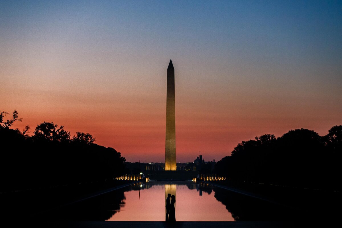 lincoln-memorial-sunrise-engagement-photo
