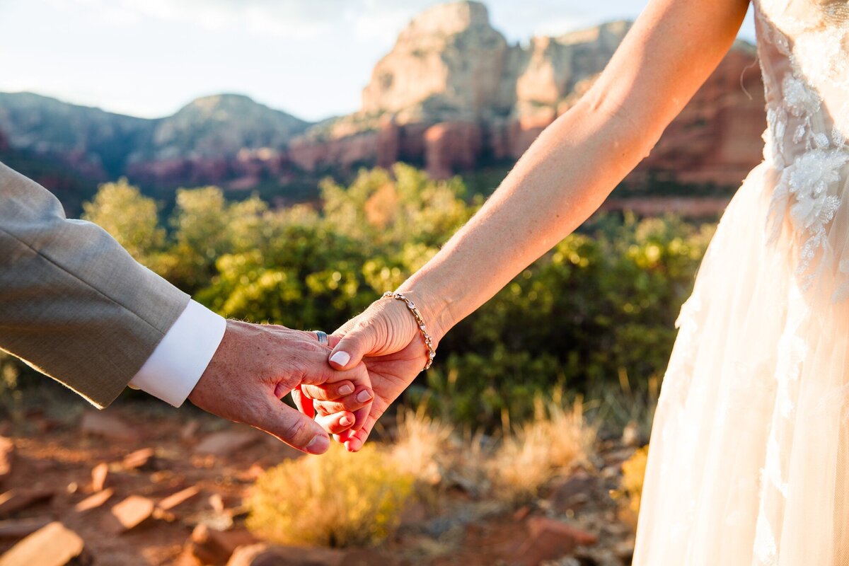 Rachels_Knoll_Sedona_Arizona_Danielle_Holman_Wedding_Photography_0017