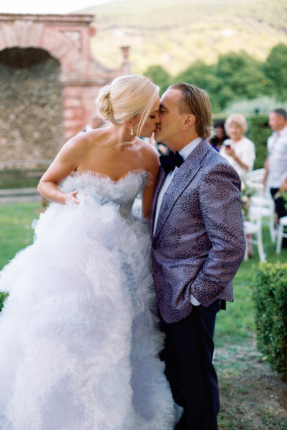 villa-controni-lucca-tuscany-luxury-destination-wedding-film-analog-stefano-degirmenci_0054