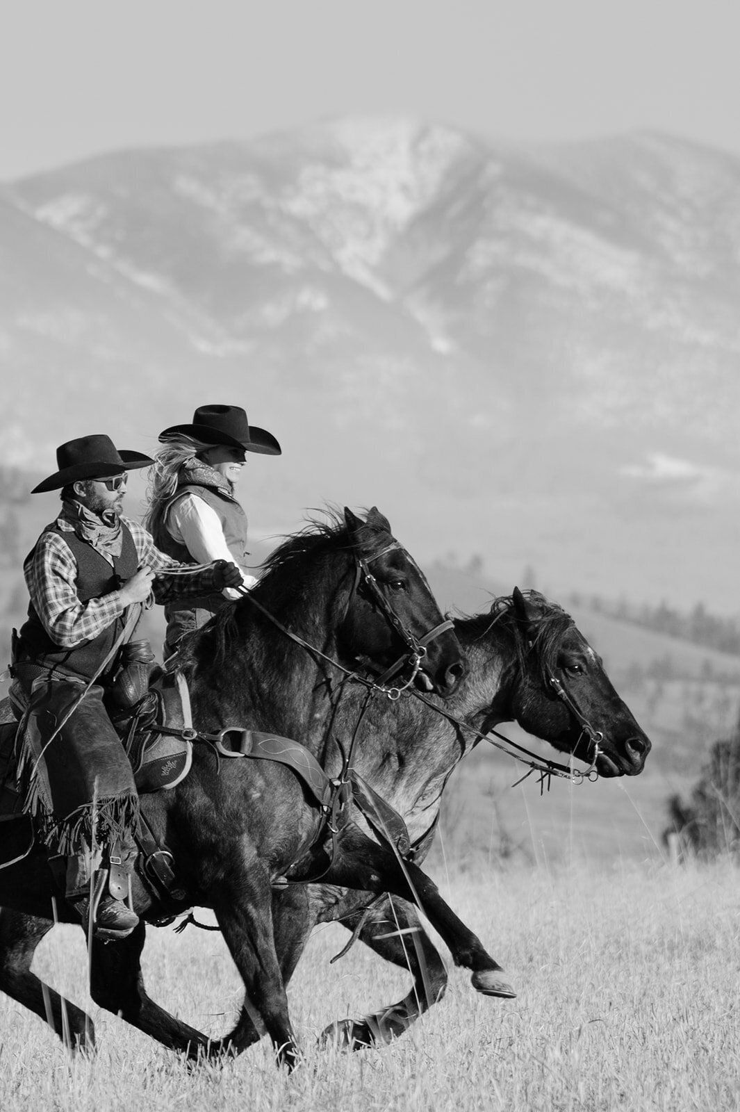 presley-gray-photo-montana-western-ranch-couples-photoshoot-1758