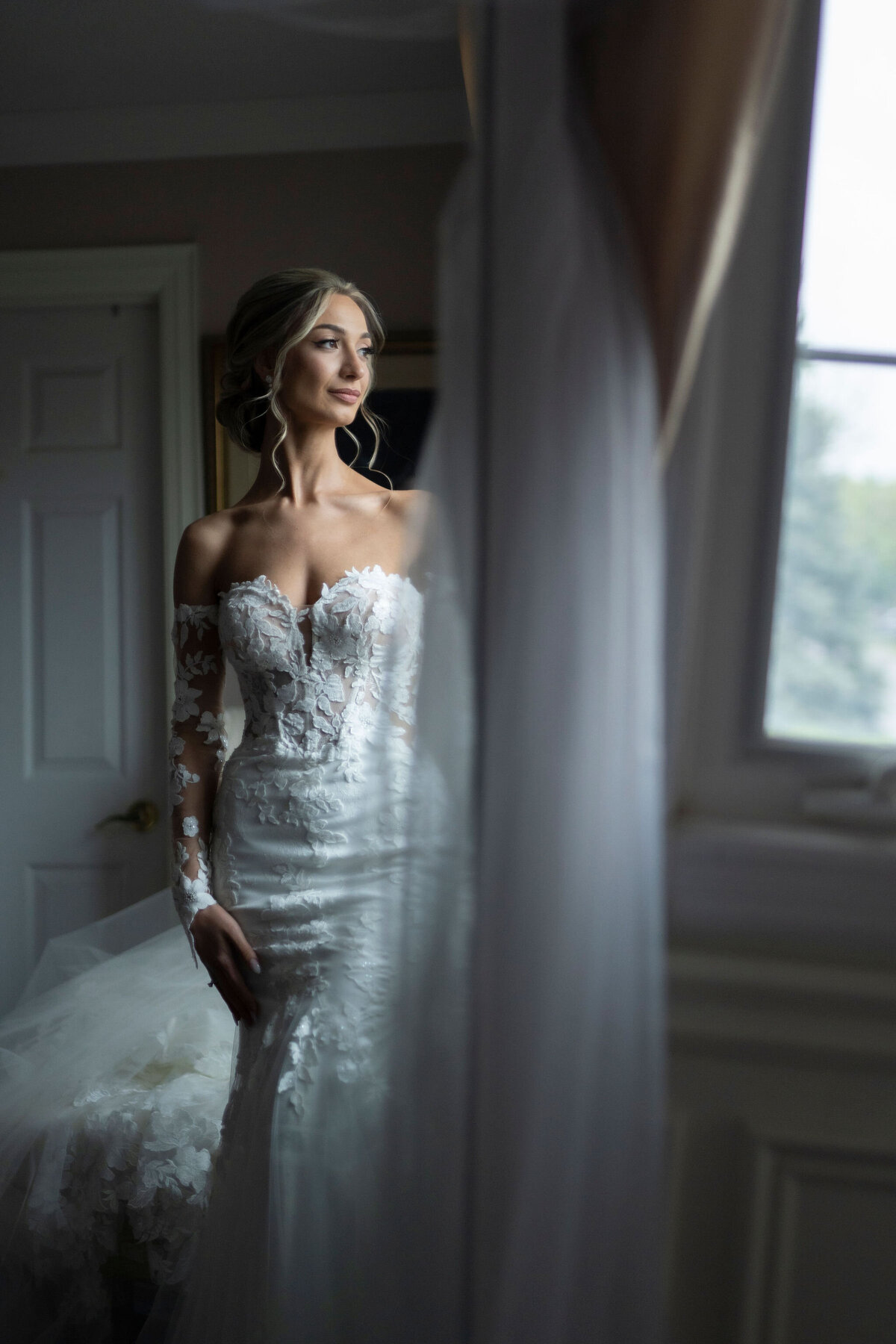 007-Chateau-le-Jardin-Toronto-Wedding-Cinematic-Editorial-Luxury-Fine-Art-Lisa-Vigliotta-Photography