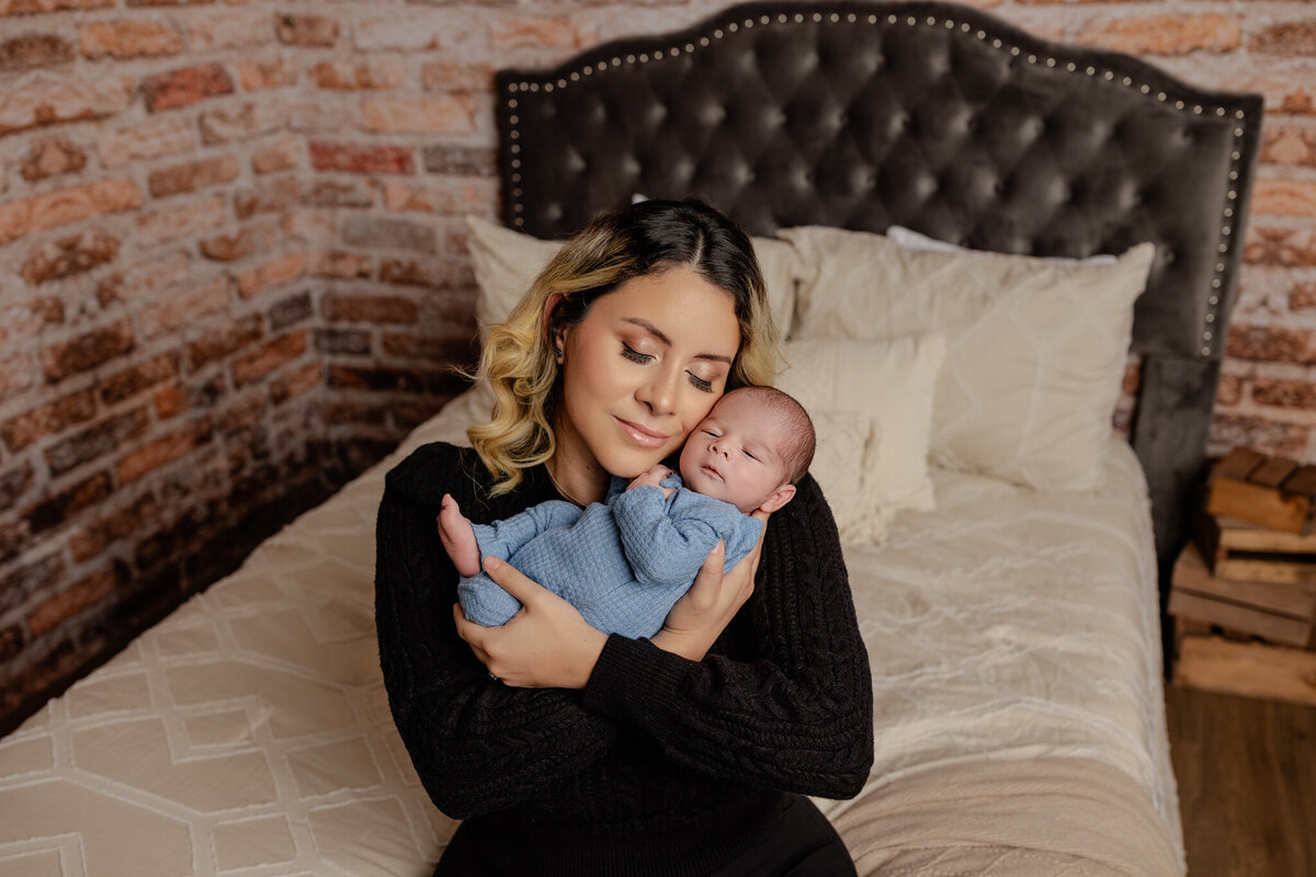 Farmington AR motherhood photography, newborn photoshoot Pleasant Grove AR