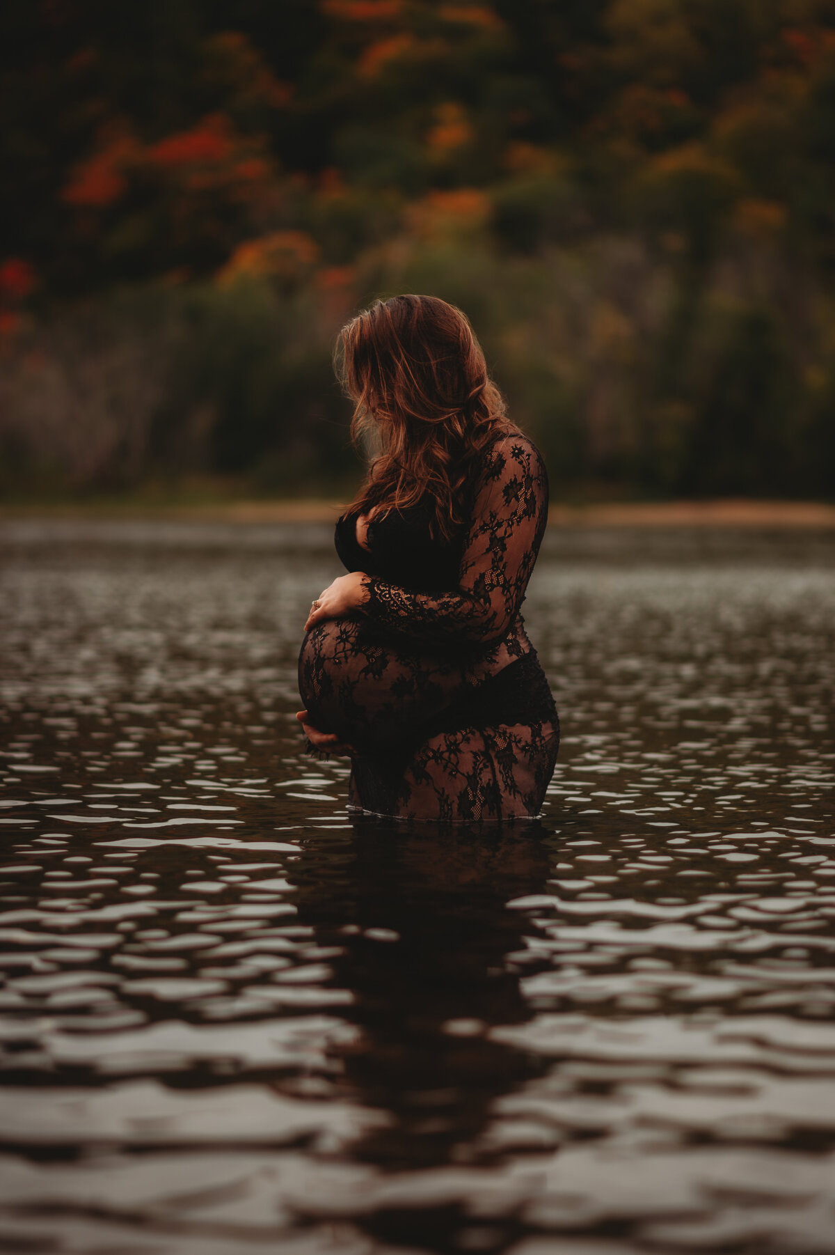 Savor the whispers of impending motherhood with intimate maternity portraits in St. Paul. Shannon Kathleen Photography captures the quiet magic of this unique chapter.