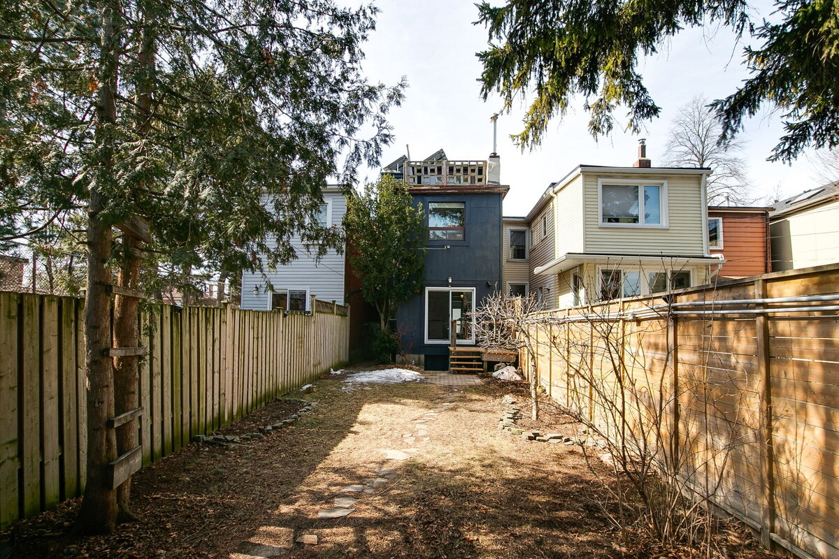 52-web-or-mls-74_002_Backyard