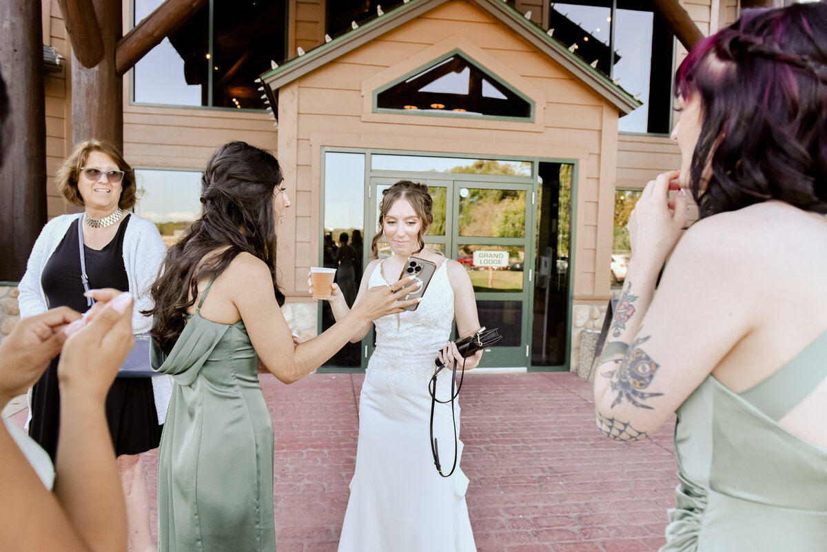 4251-Wedding at The Grands at Mulligans in Sartell Minnesota- Wedding Photographer Nicole Hollenkamp