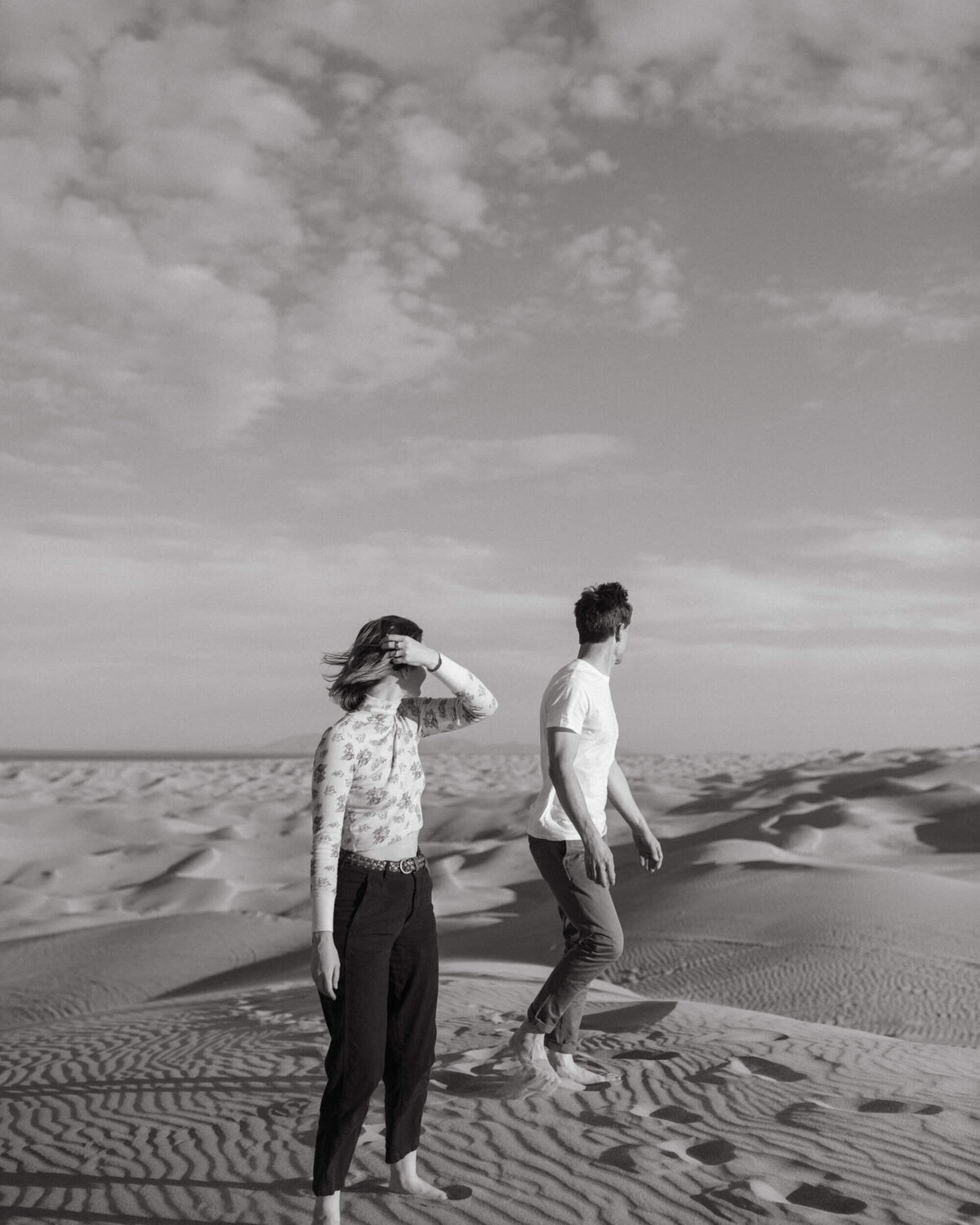 rachel-dale-couple-desert-bw-engagement-jackson-county-oregon