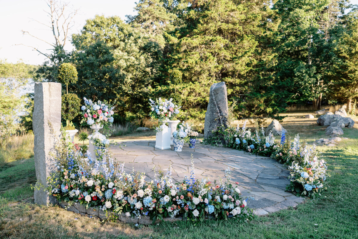 outdoor wedding florals