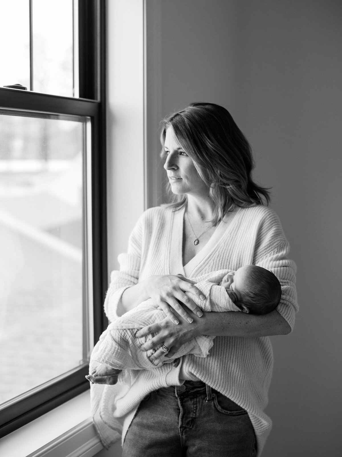 winter-newborn-photos-at-home-charlottesville-va-amy-nicole-photography-0015