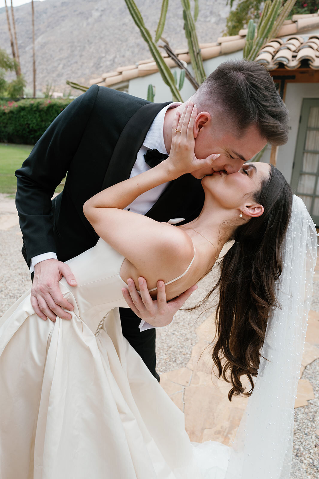 stylish-palm-springs-wedding-photography-112