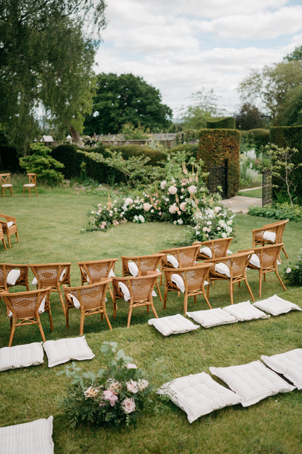 Carla&Will-107_Wizz & Wild Wedding Florals
