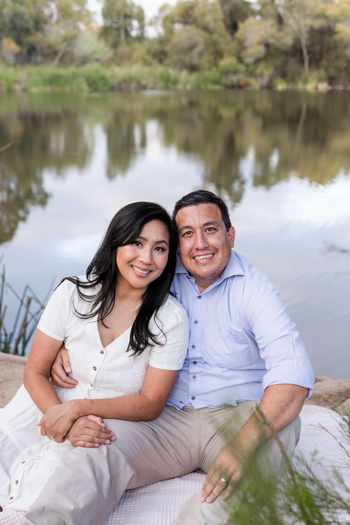 couple sitting by morrison pond bonita san diego