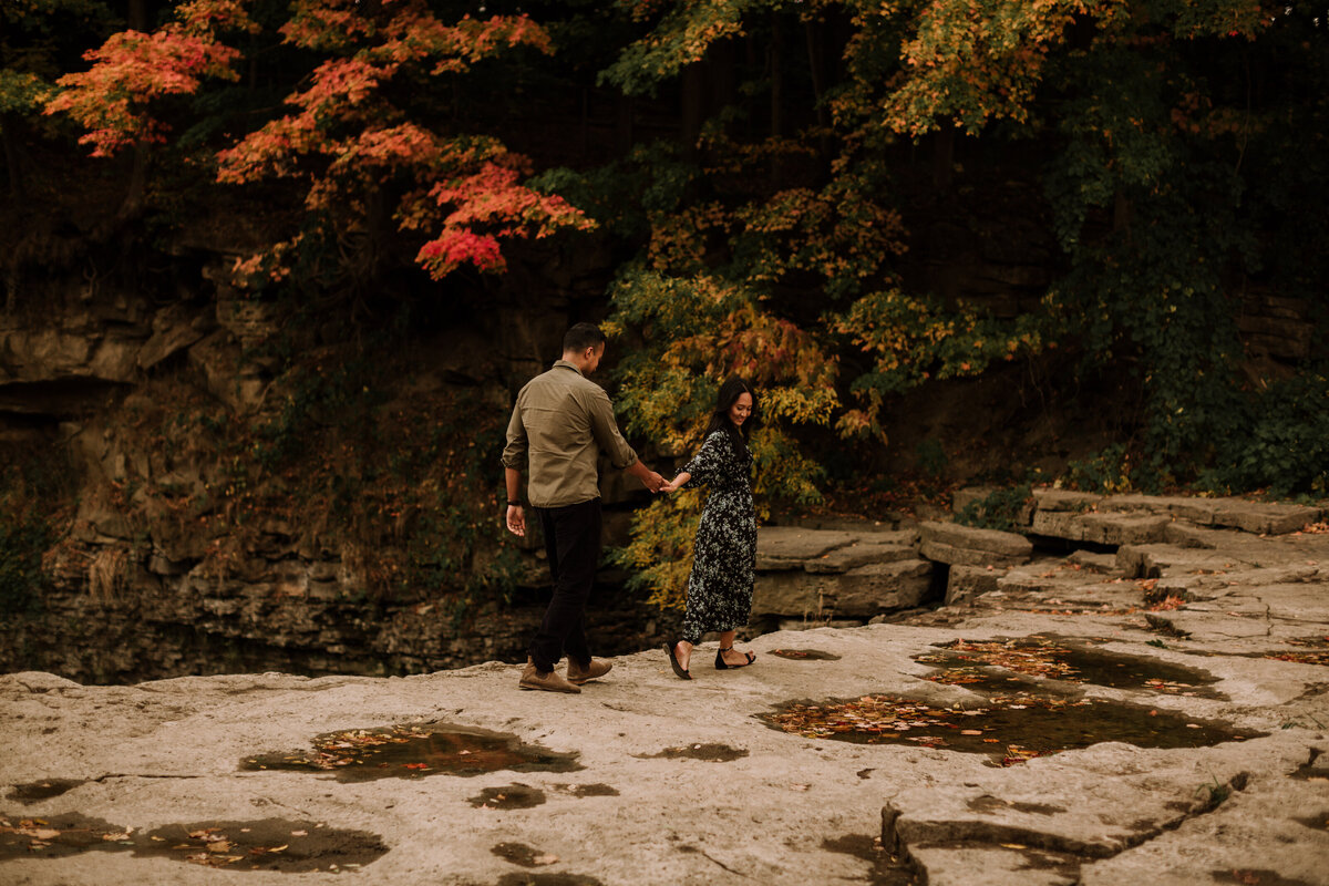 mel-hammad-fall-engagement-niagara-balls-falls-1