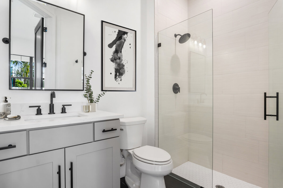 19536 The Place Blvd Bathroom 5 Virtually Staged