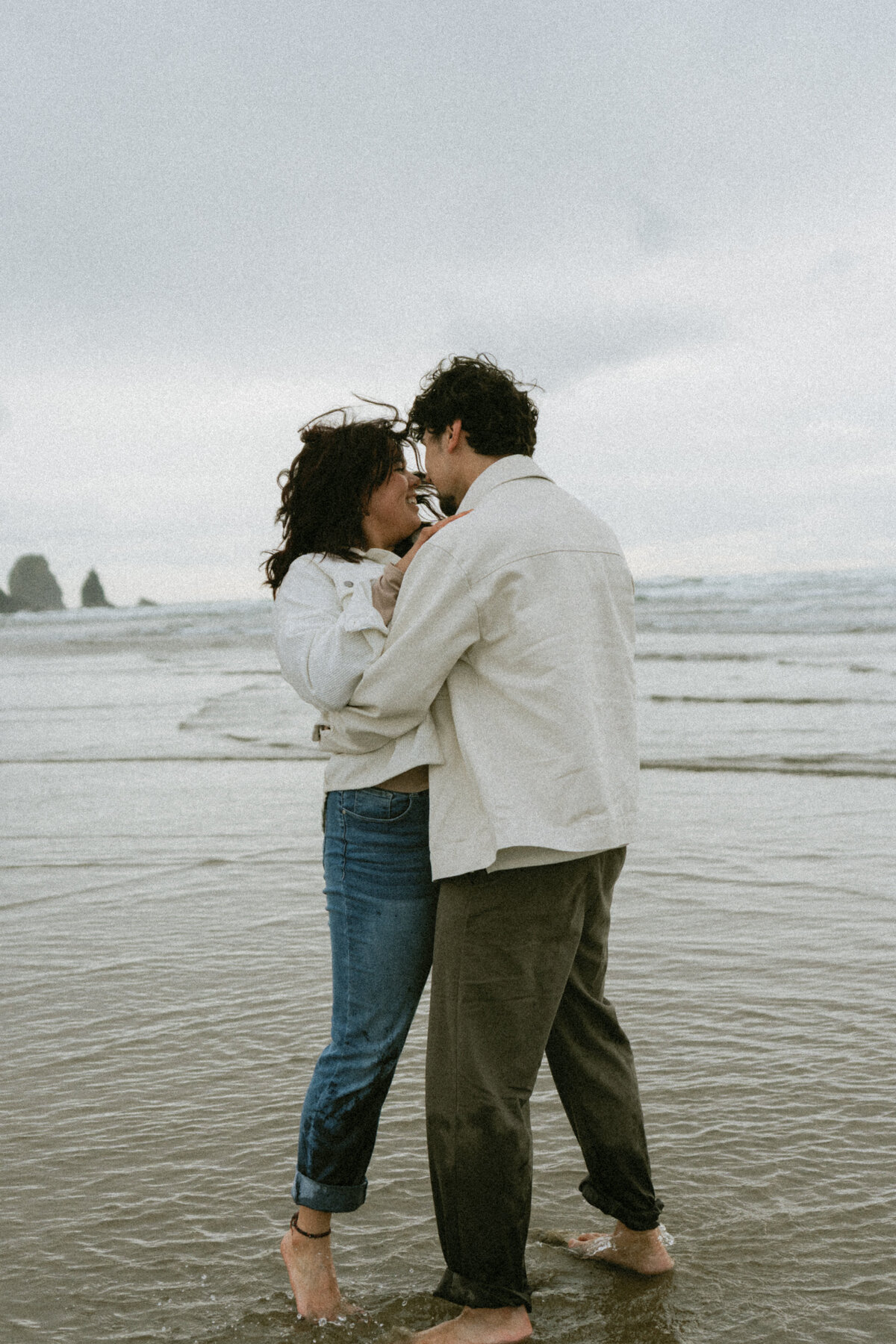 cannon beach - oregon documentary storytelling - couples sunset photos-3