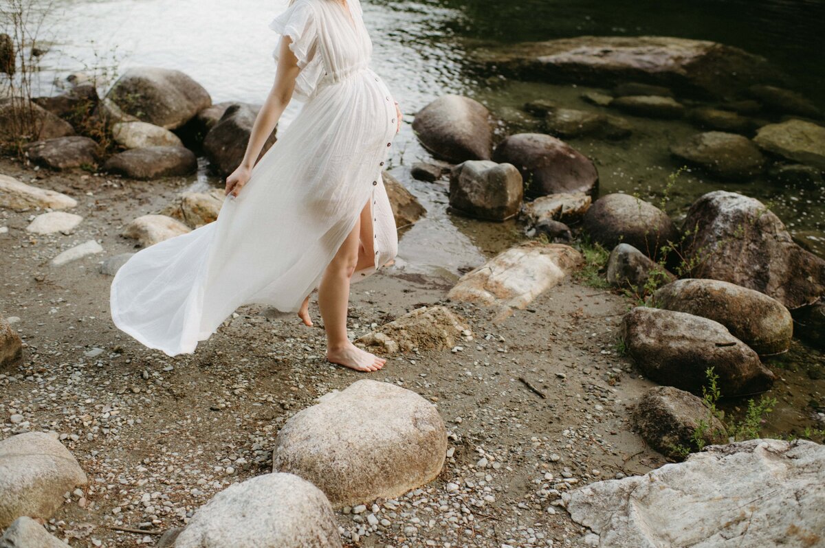 Brittney_L_maternity_session_goldenears_bc (37 of 110)