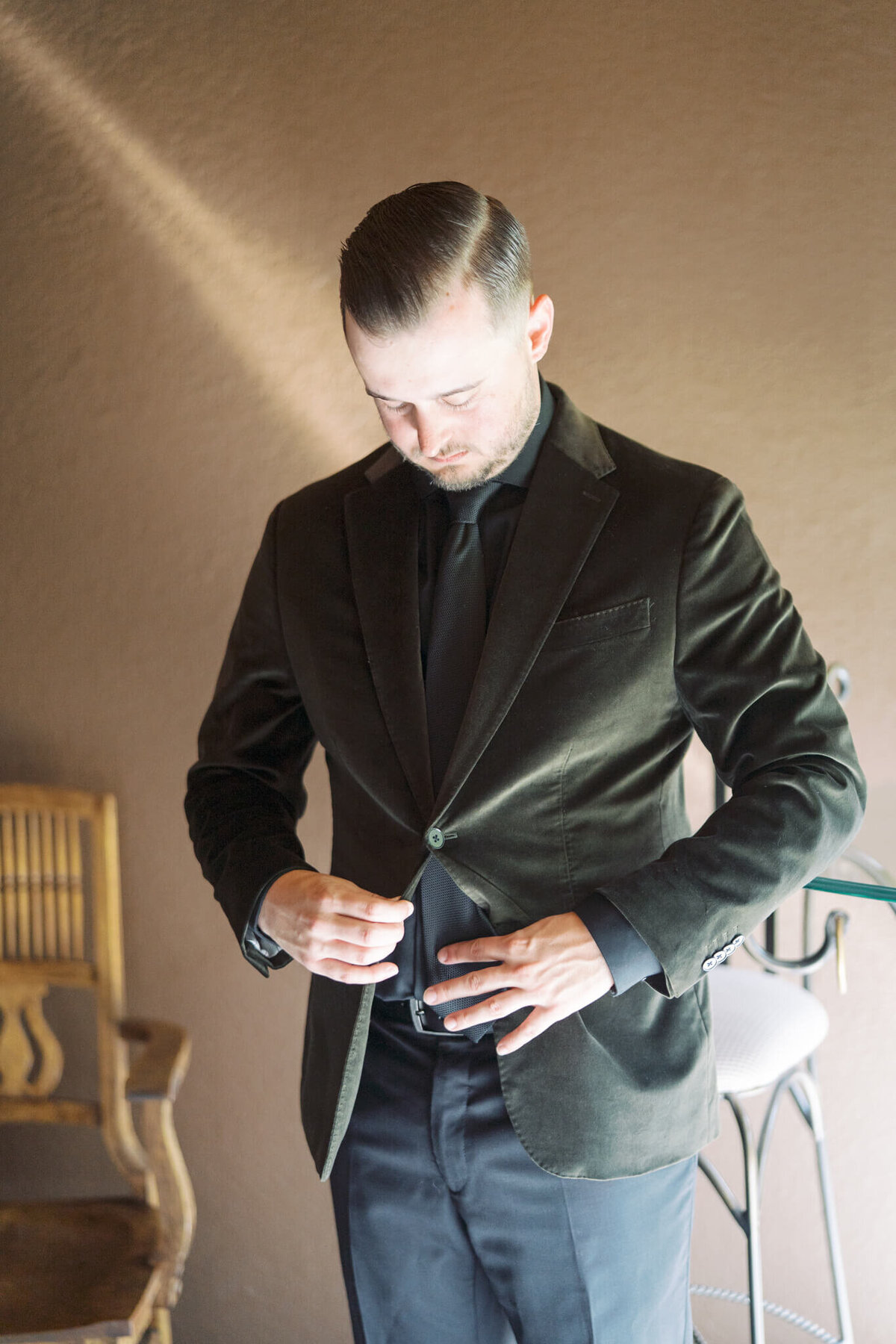 Groom and groomsmen posing at Livermore estate venue - Vanessa Montano Photography