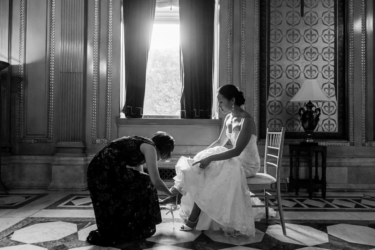 founders room pittsburgh wedding getting ready