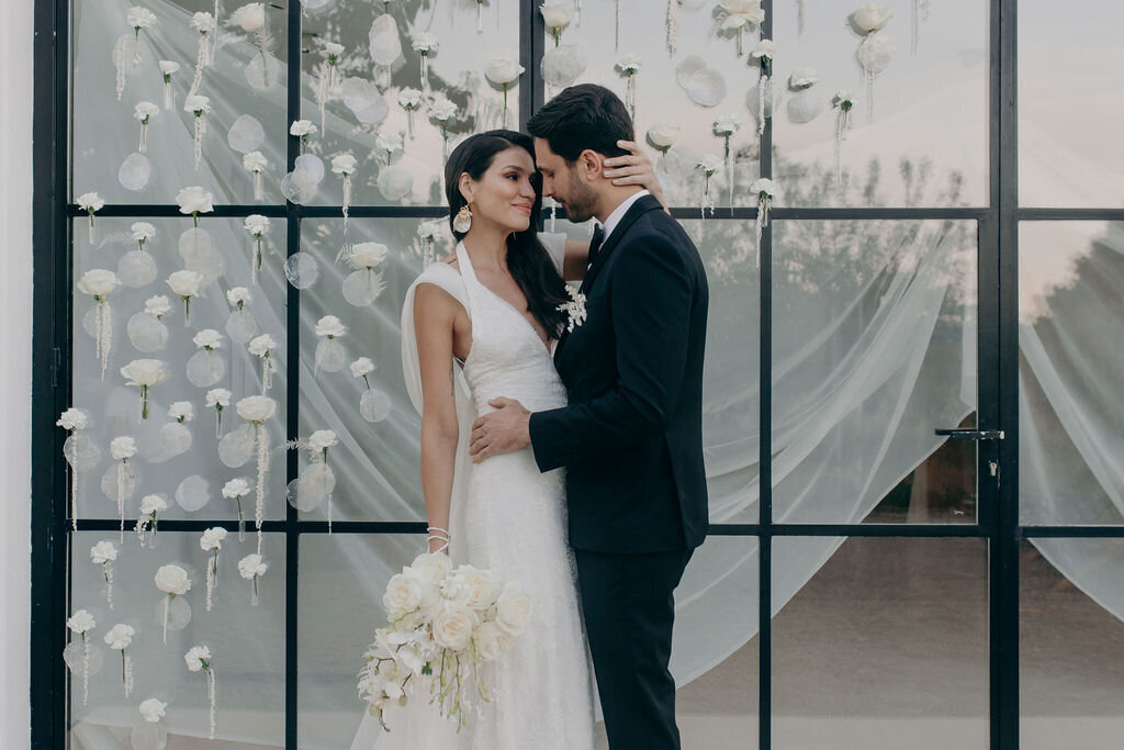 all white modern vibes in Ibiza - Veronique lorre destination florist and designer19